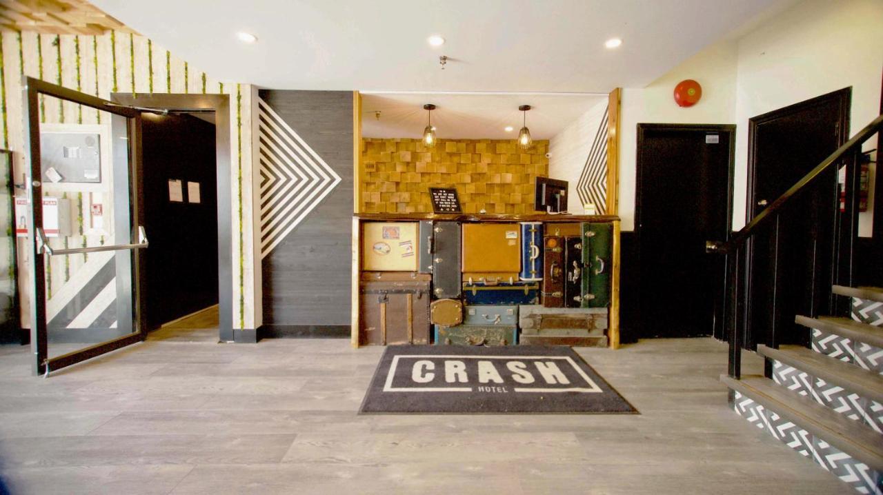 Crash Hotel Squamish Zewnętrze zdjęcie